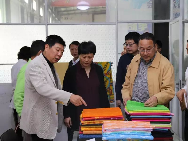 Xu Ruijun, Pengarah Jabatan Industri Internet Perkara Suruhanjaya Ekonomi dan Teknologi Maklumat Perbandaran Hangzhou, melawat dan membimbing Meige