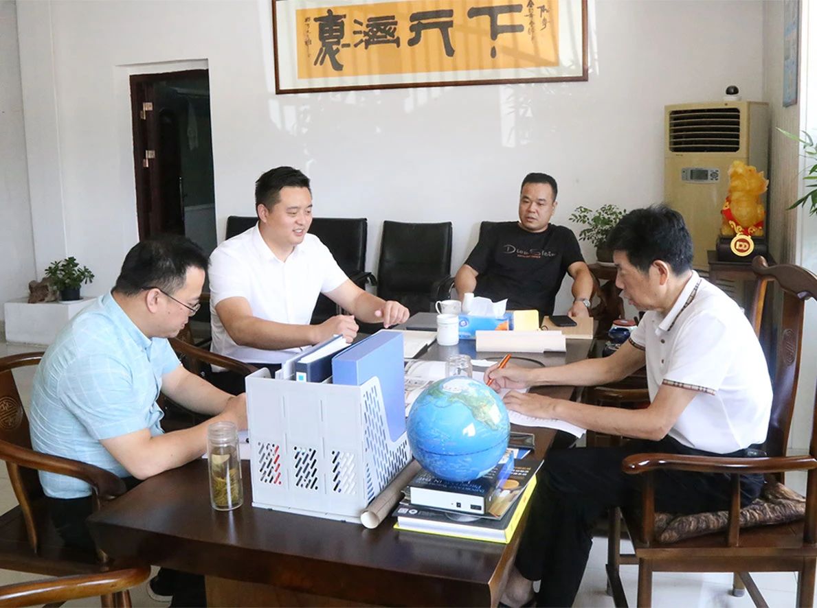 Xu Yang, Timbalan Pengarah Biro Promosi Pelaburan Zon Pembangunan Ekonomi Jiangsu Siyang, melawat Zhejiang Meige Machinery untuk penyelidikan dan pemeriksaan